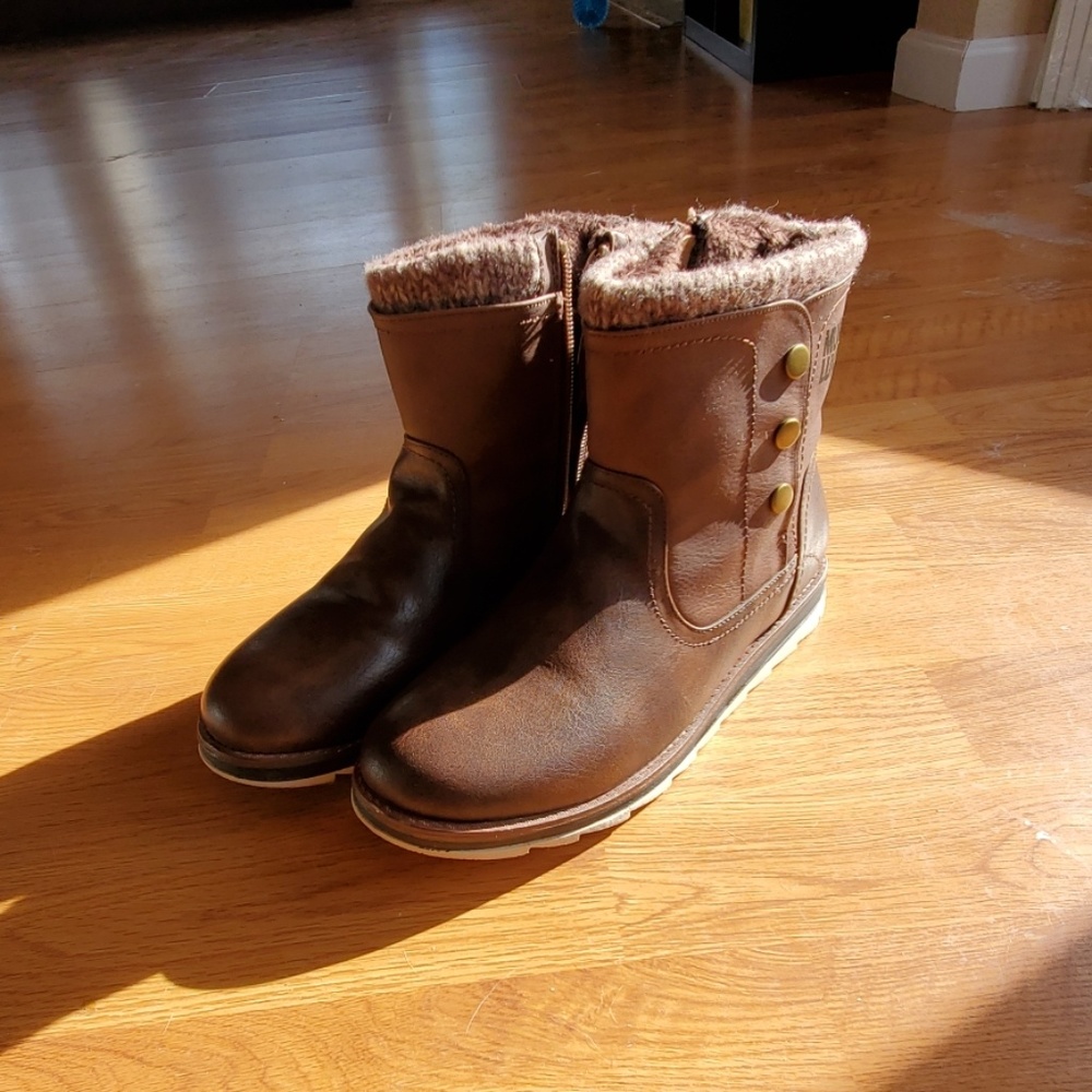 Muk Luks Boots - Size 8